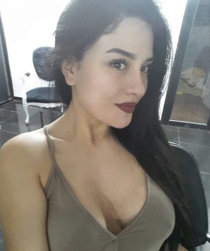 Evinde Görüşen Olgun Escort Arzu