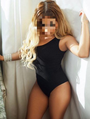 Sarışın Seksapel Escort Turna
