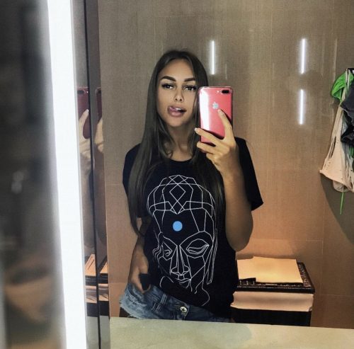 Aksu Escort Necla Partnerlerini Rahatlatıyor