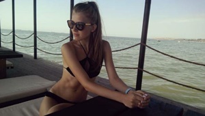 Bakımlı Escort Bayan Selen Görüşüyor