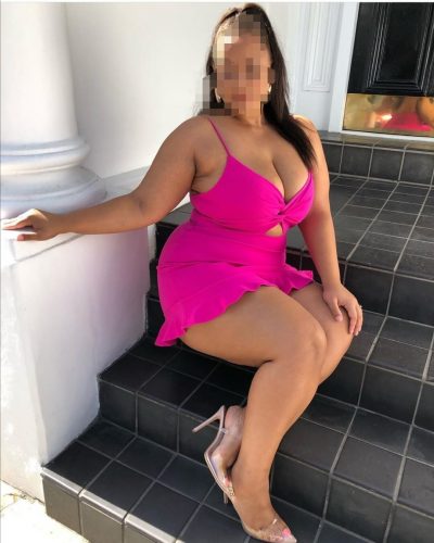 Dolgun Göğüslü Ateşli Escort Eda