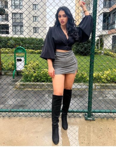 Döşemealtı Escort İpek Kendi Evinde Sevişiyor