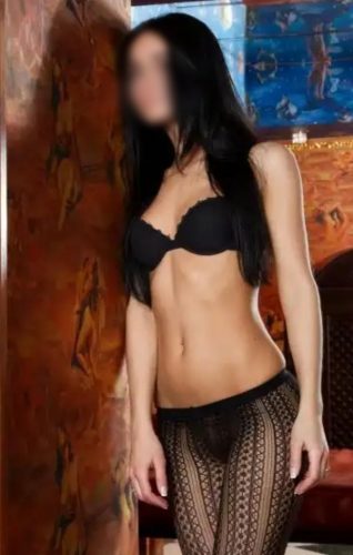Esmer Escort Cesmine Birlikte Oluyor