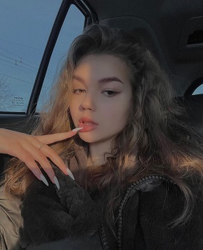 Kaliteli Escort Hale Genç Ters İlişki Seven Kız