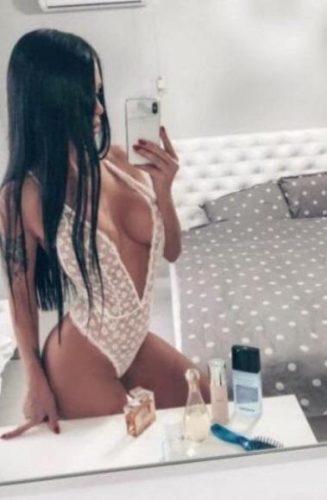 Aksu Beyaz Tenli Escort Çağıl