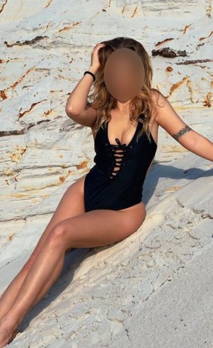 Kondomlu Sevişen Anal Escort Hale