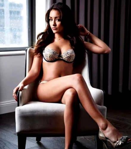 Larada Oturan Seksi Antalya Escort Tatiana