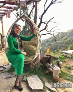 Türbanlı Eskort Meryem Soyunuyor