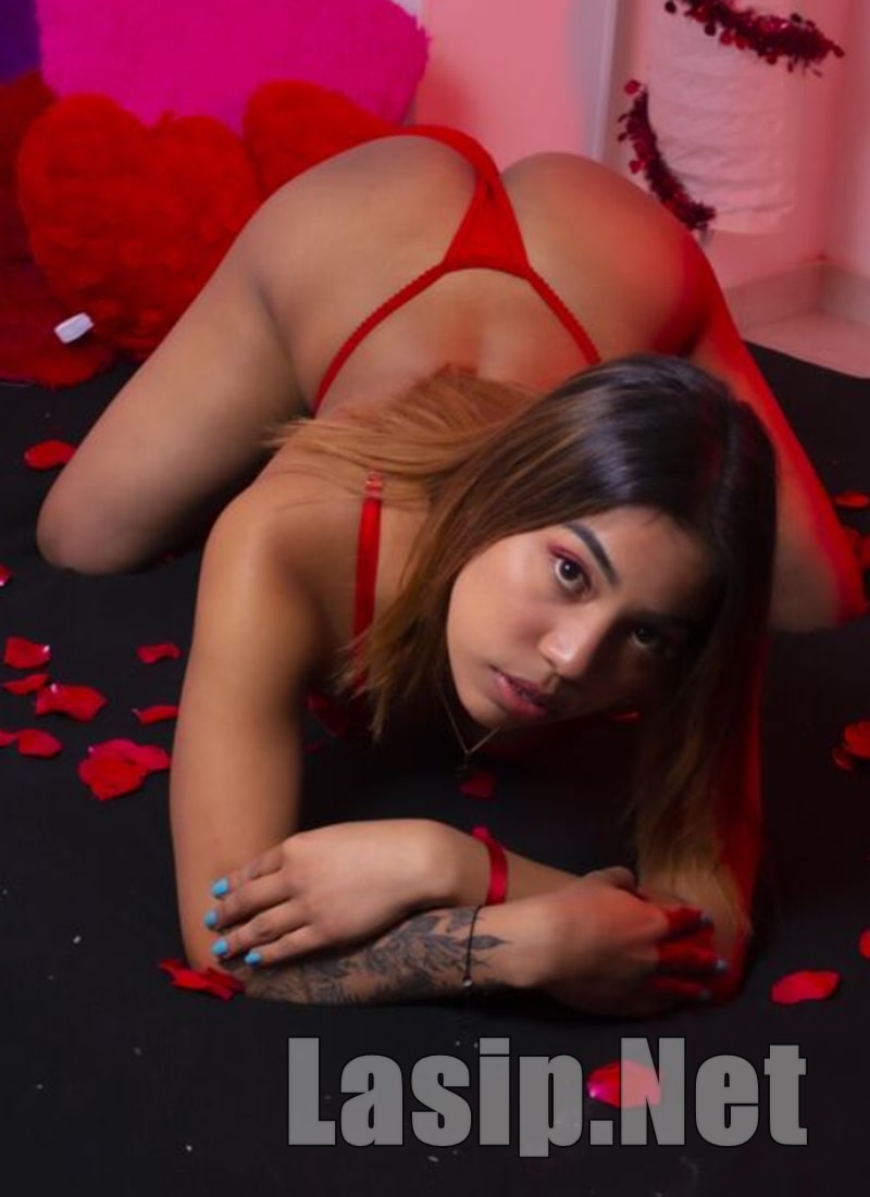 Pürüzsüz Cilde Sahip Antalya Seksi Escort Mest Ediyor