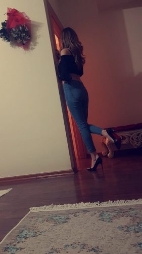 Evi olan escort bayan Melinda